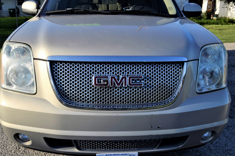 automobile-CONTES-min_gmc-yukon-truck-grill-2828425